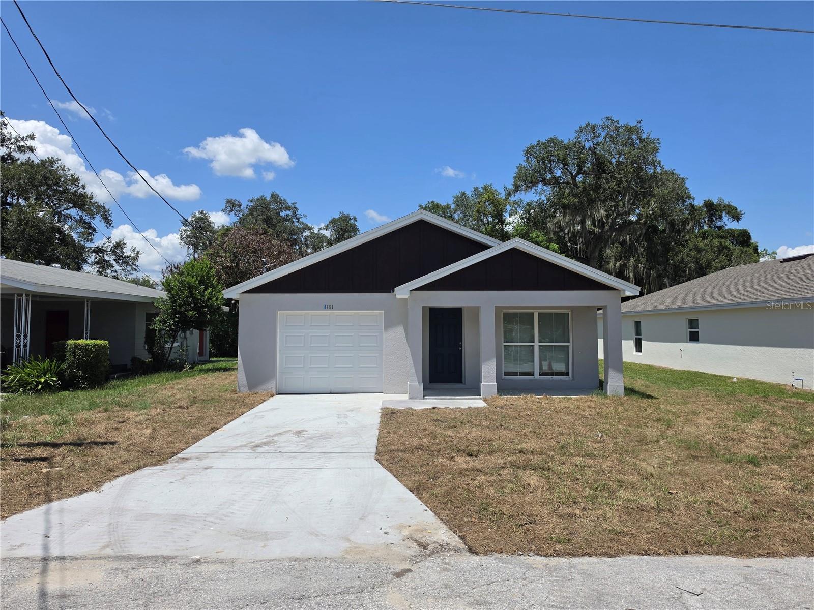 851 AVENUE R NE Property Photo 1