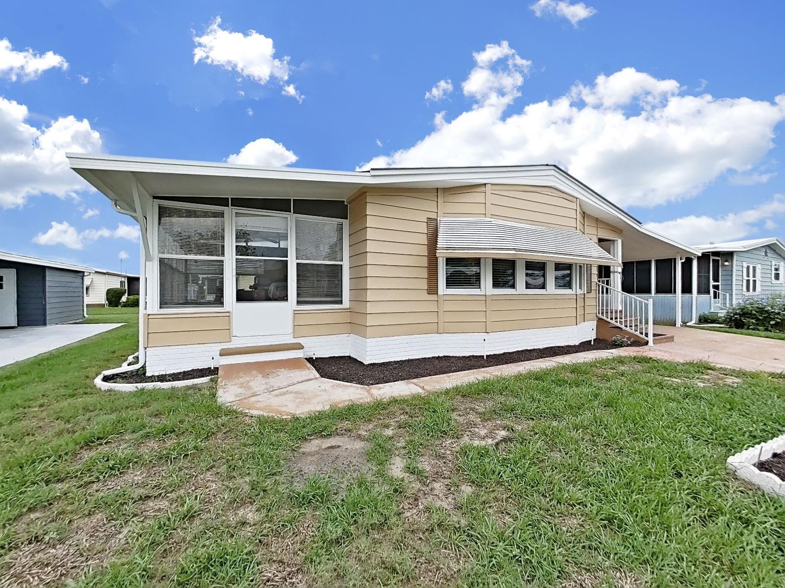 5083 Lodgewood Dr Property Photo 3