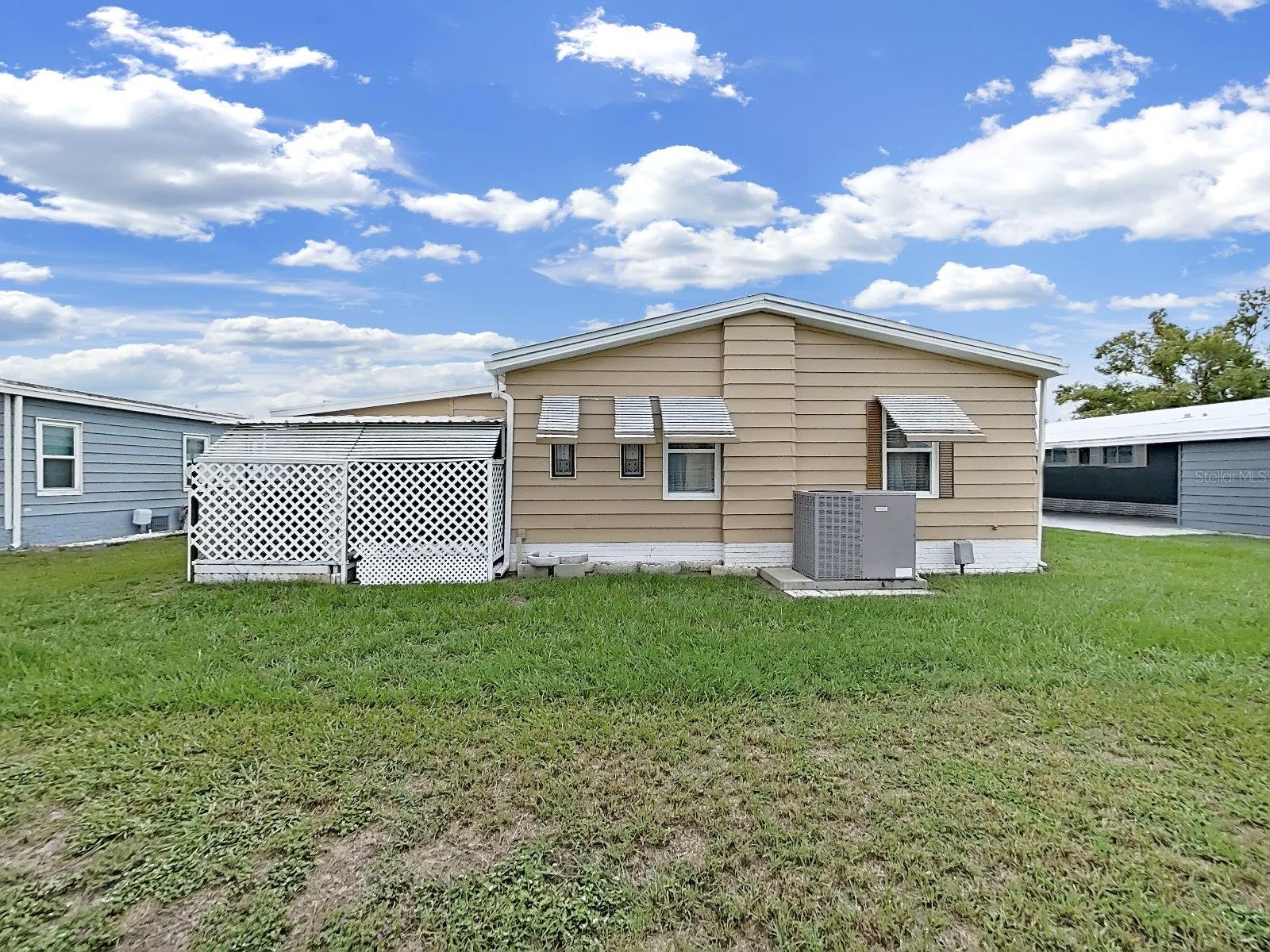 5083 Lodgewood Dr Property Photo 4