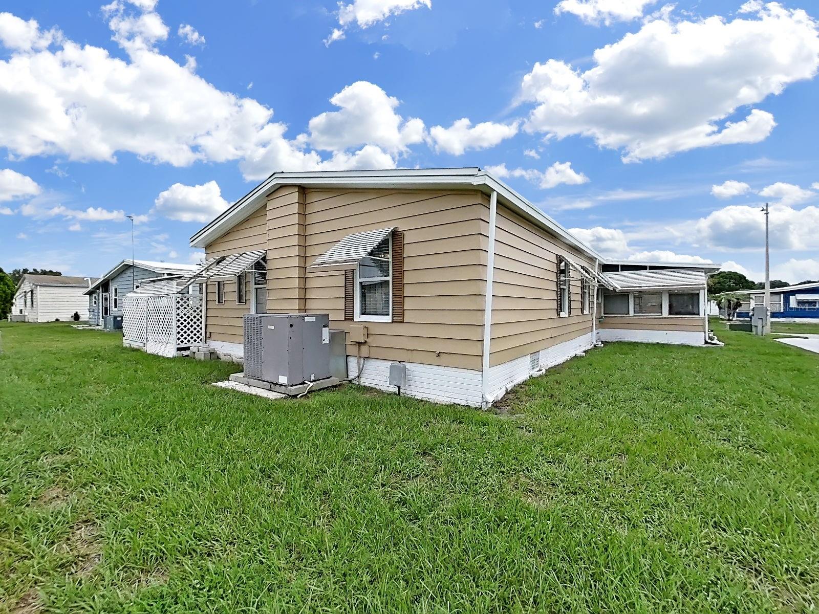 5083 Lodgewood Dr Property Photo 5