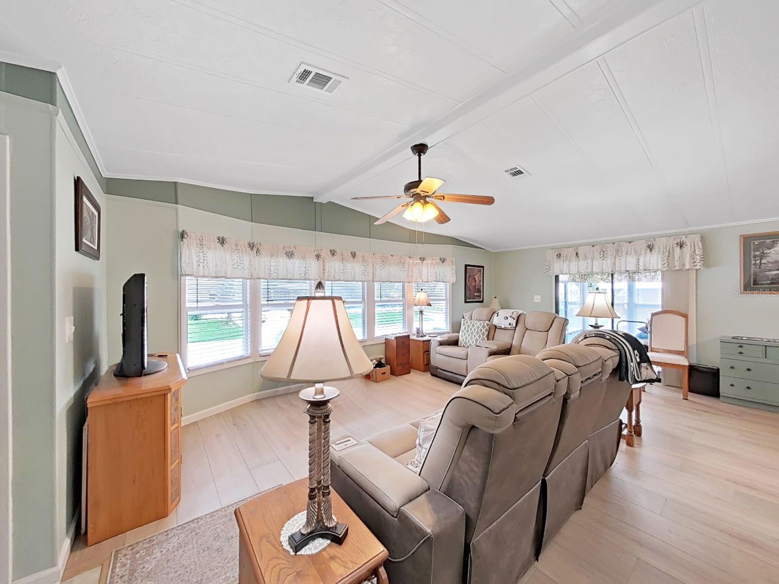 5083 Lodgewood Dr Property Photo 11