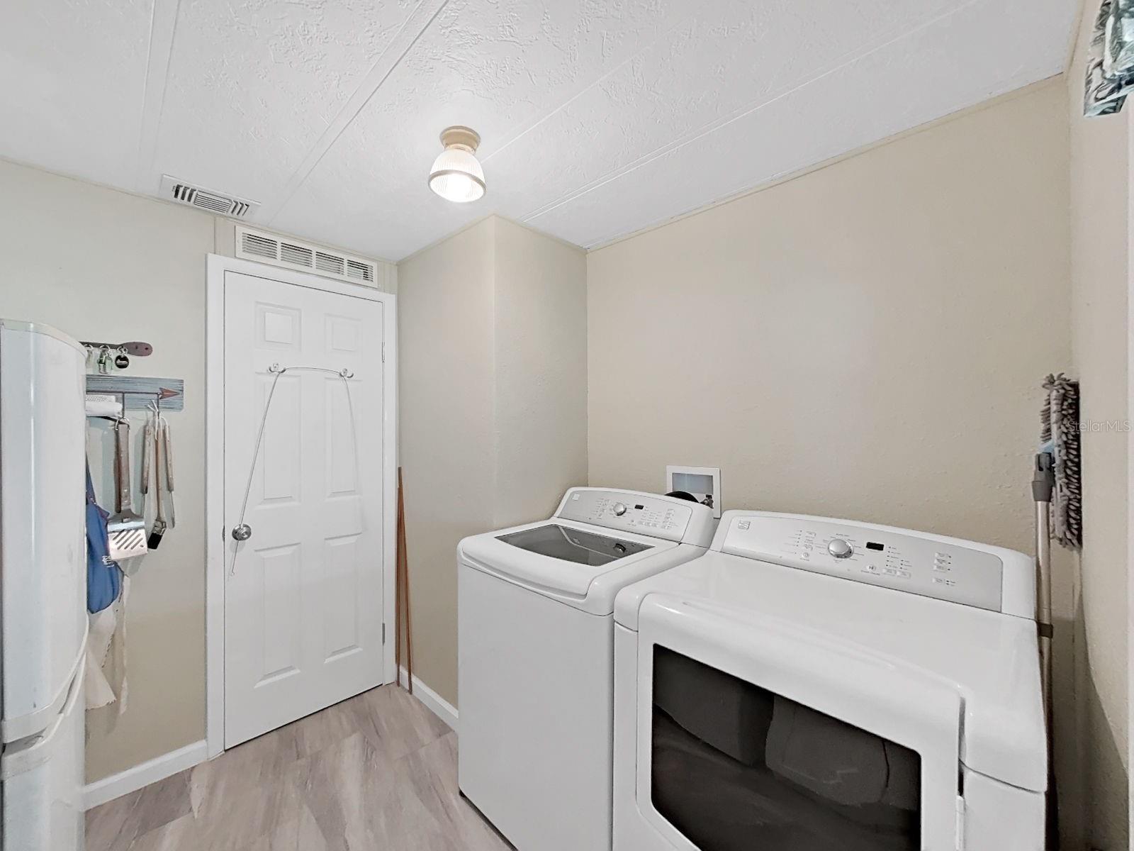 5083 Lodgewood Dr Property Photo 31