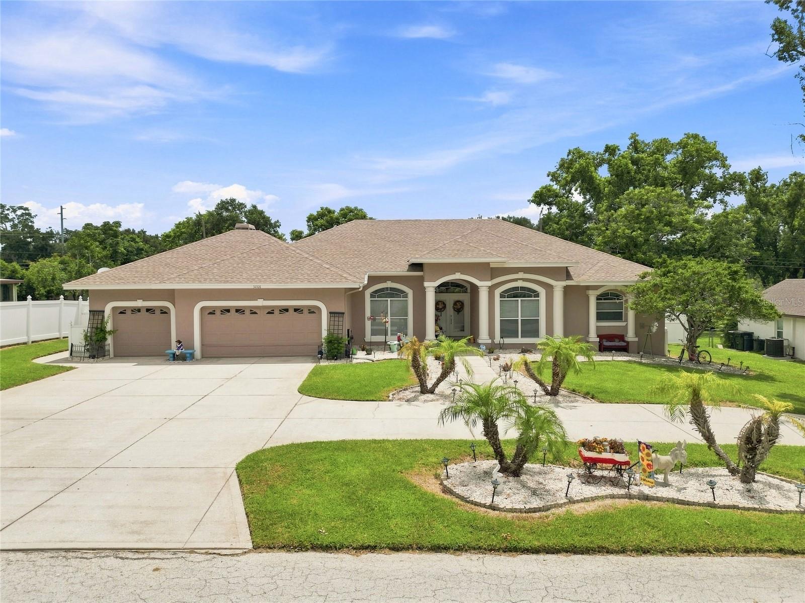 5008 Lakeview Blvd Property Photo 1