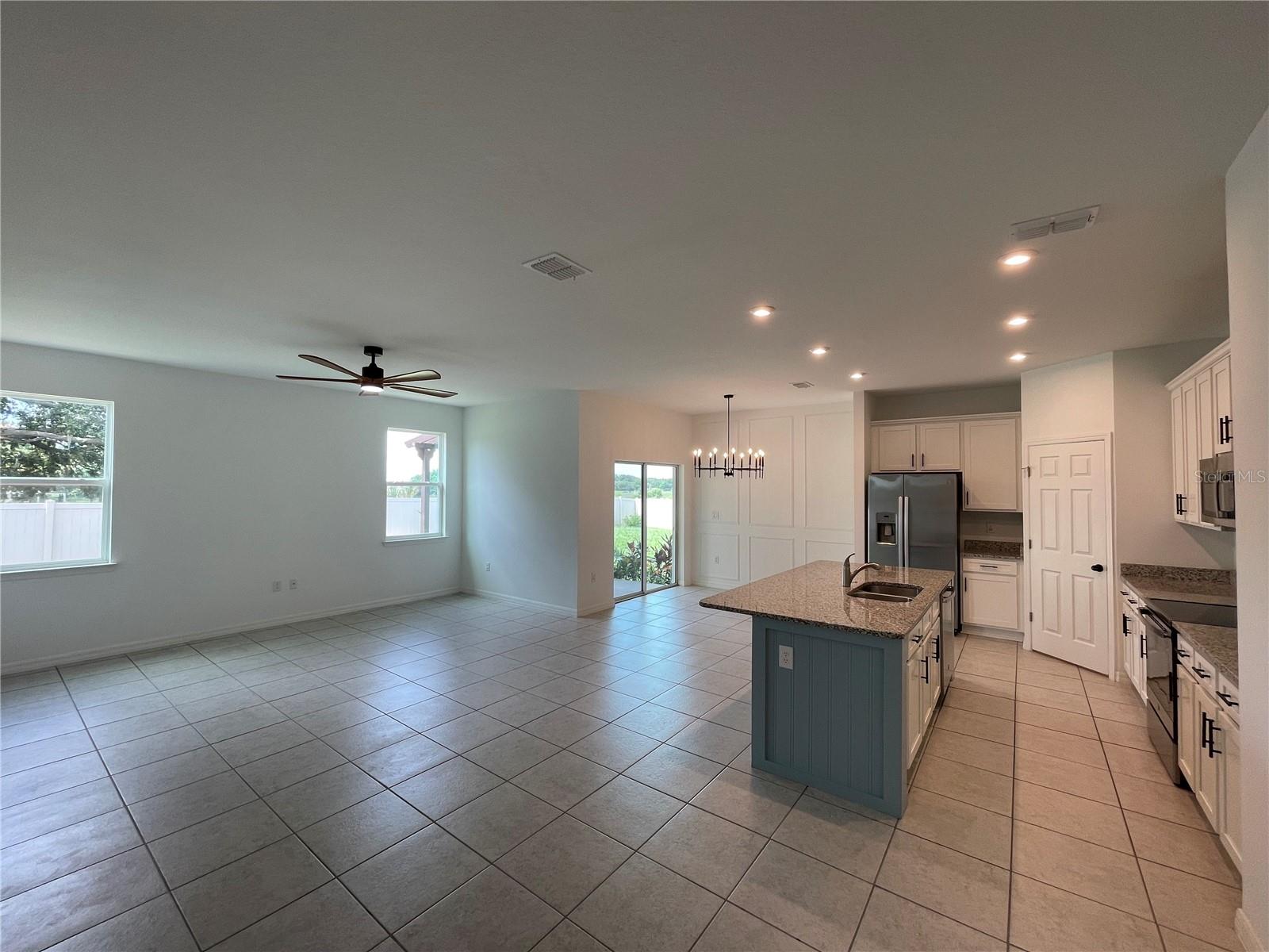 689 Crown Rose Dr Property Photo 4