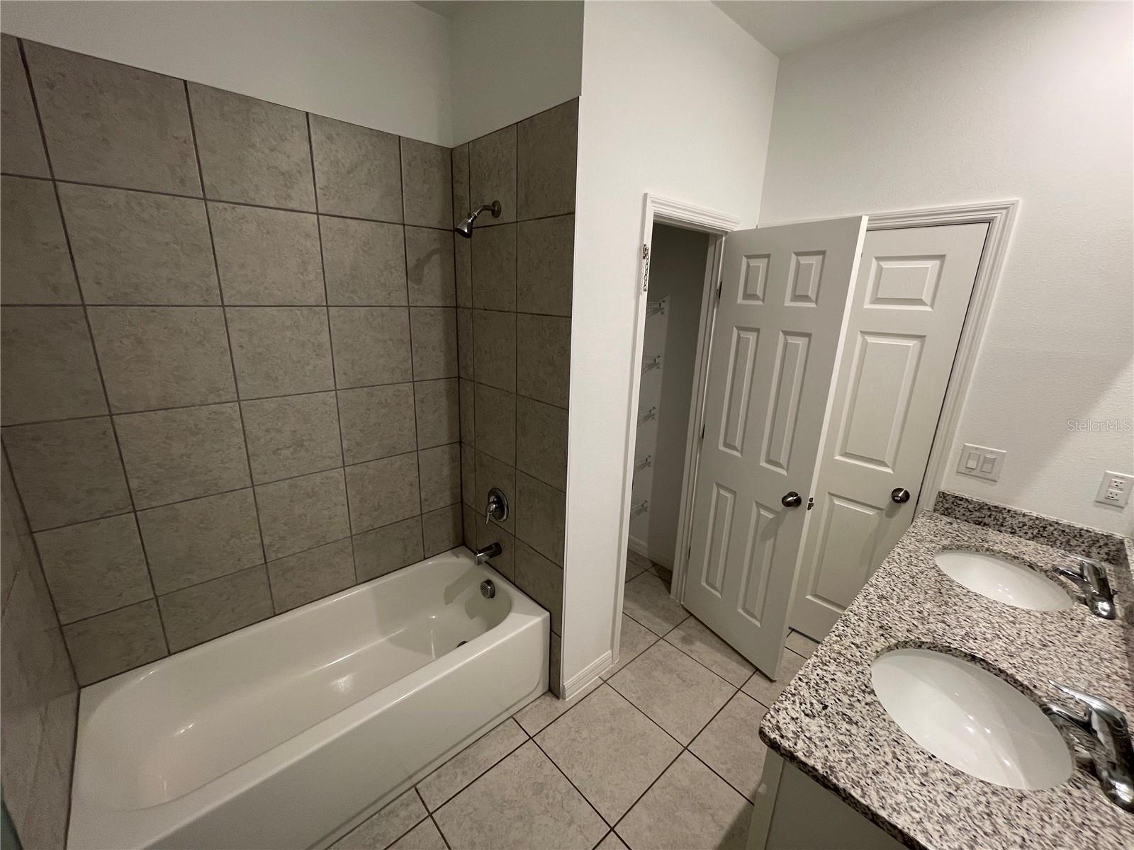 689 Crown Rose Dr Property Photo 11