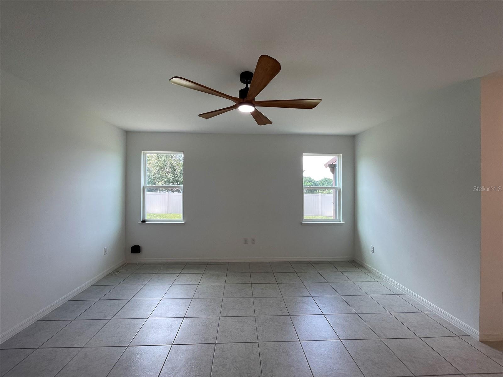 689 Crown Rose Dr Property Photo 23