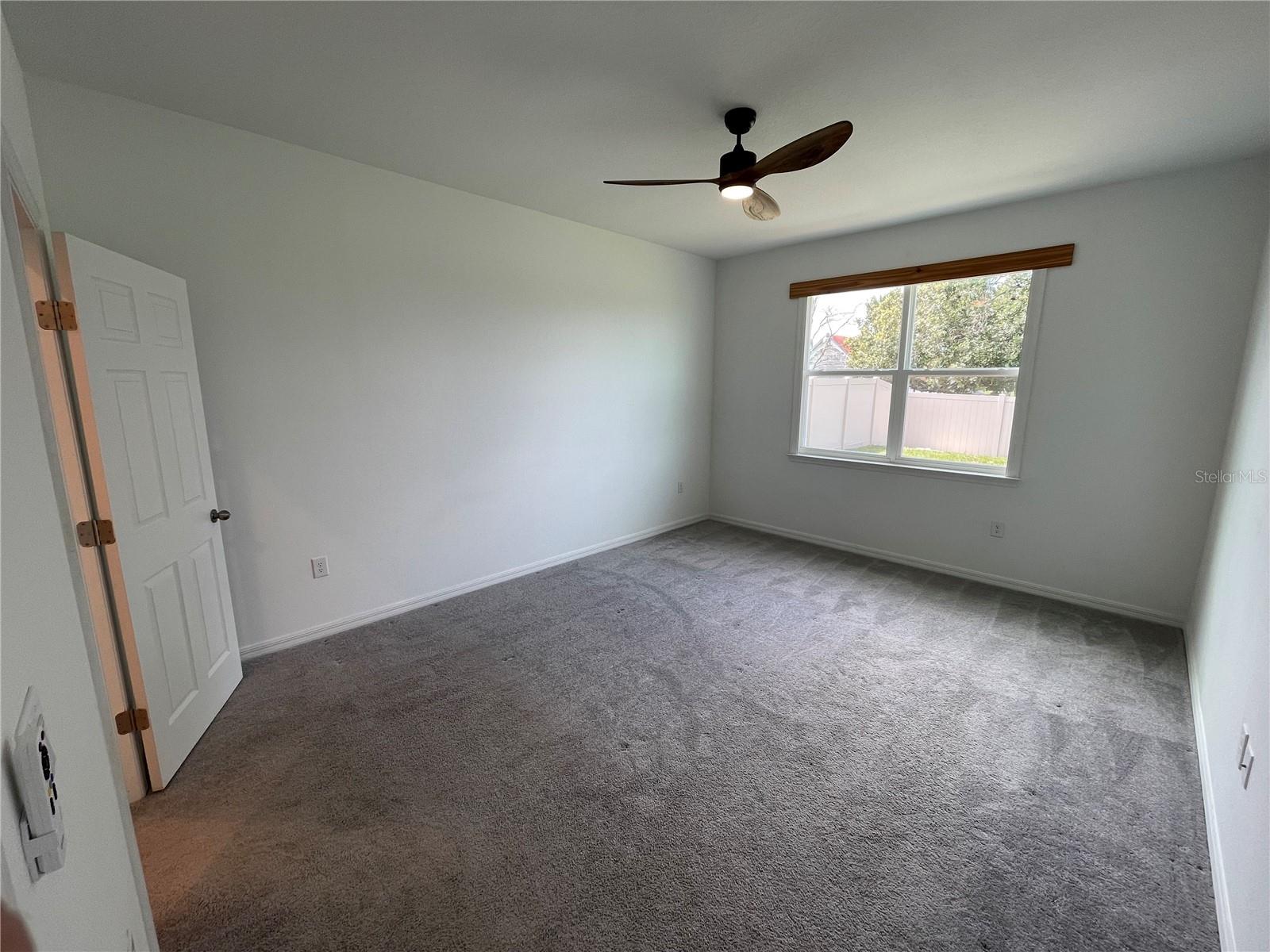 689 Crown Rose Dr Property Photo 32