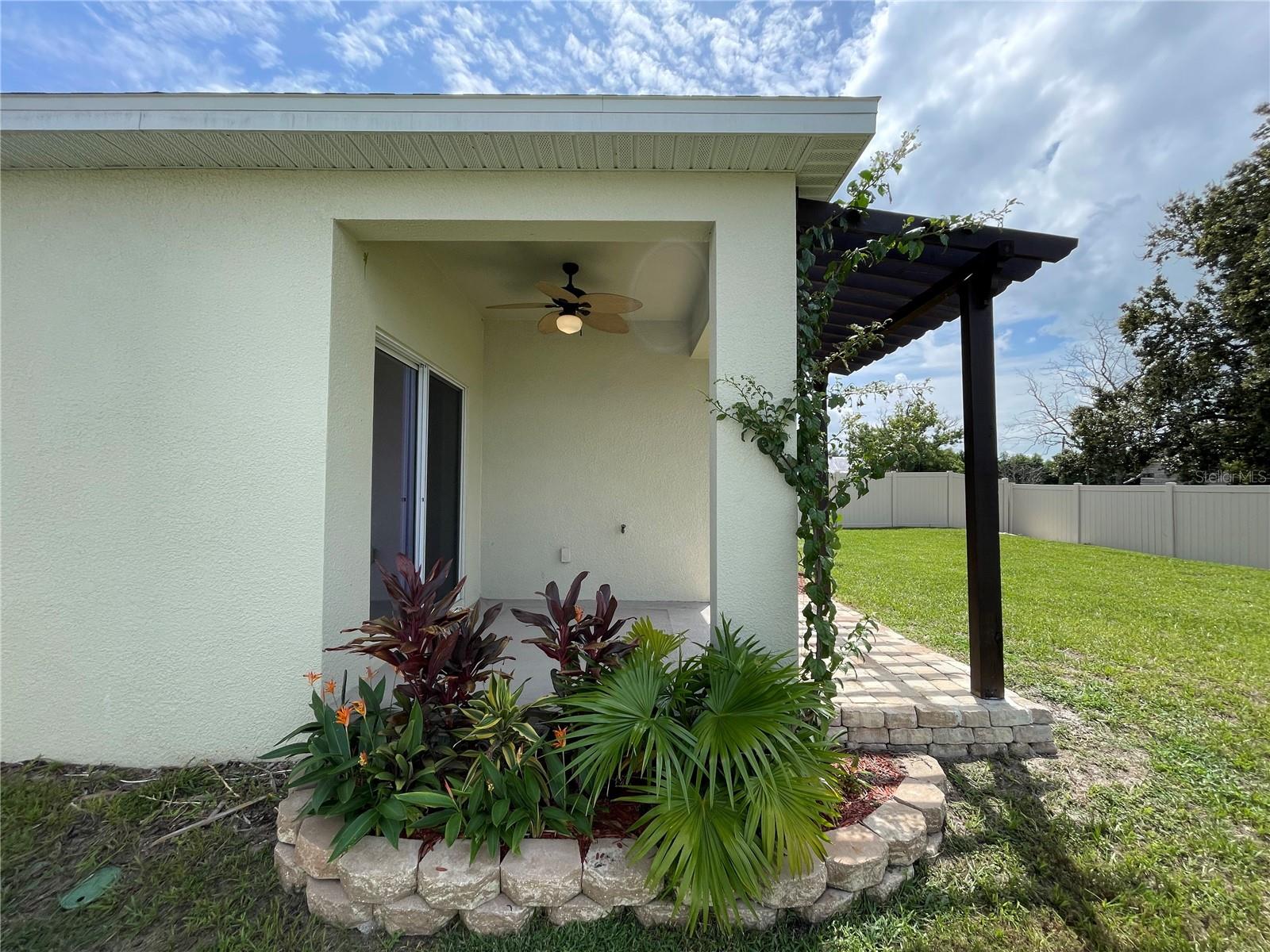 689 Crown Rose Dr Property Photo 43