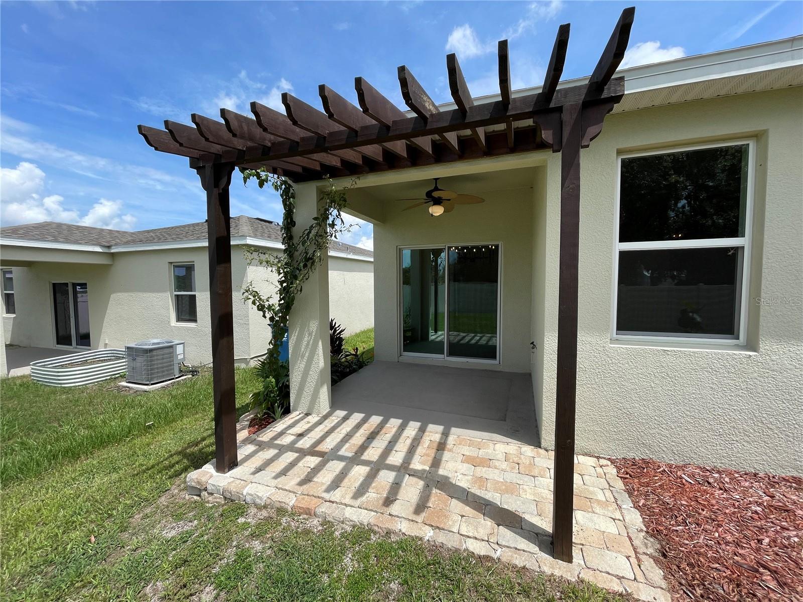 689 Crown Rose Dr Property Photo 45