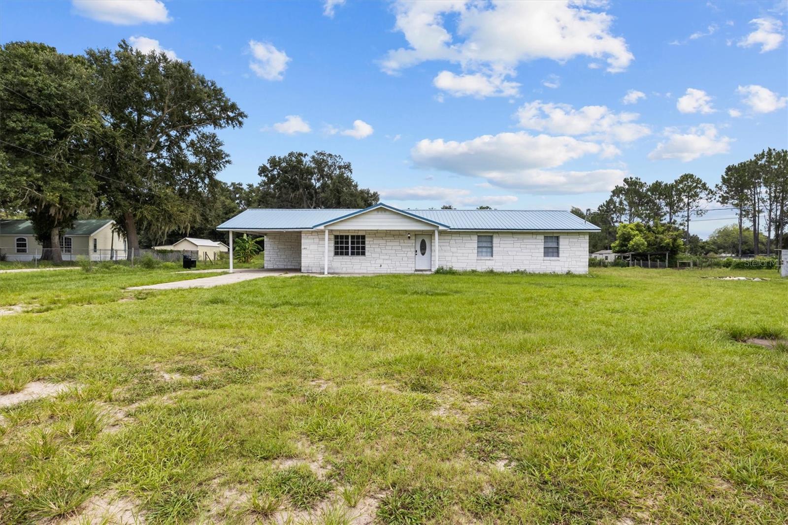 9545 State Road 33 N Property Photo 4