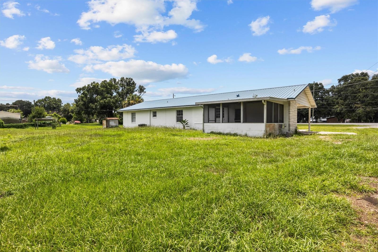 9545 State Road 33 N Property Photo 6