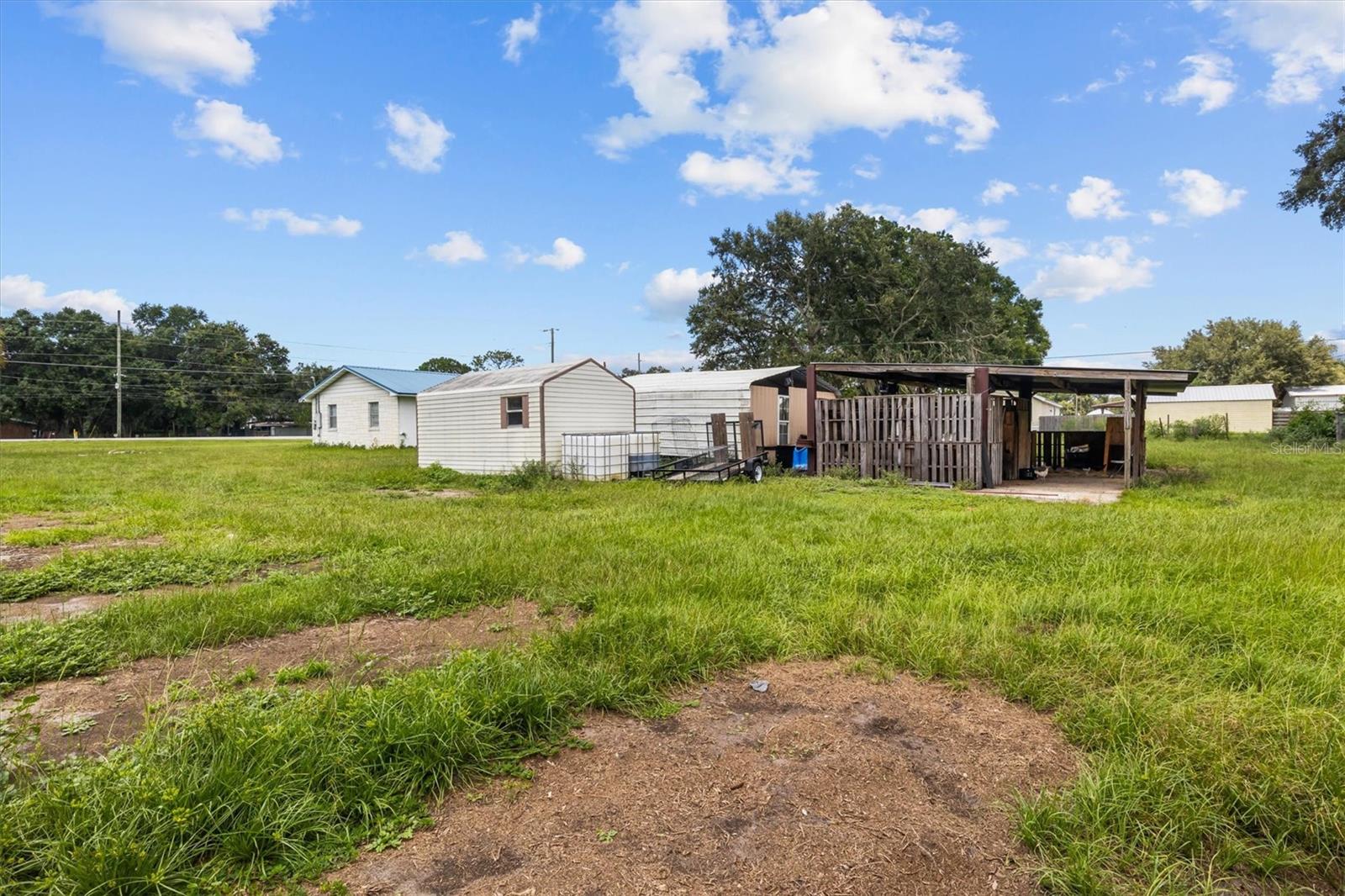 9545 State Road 33 N Property Photo 7