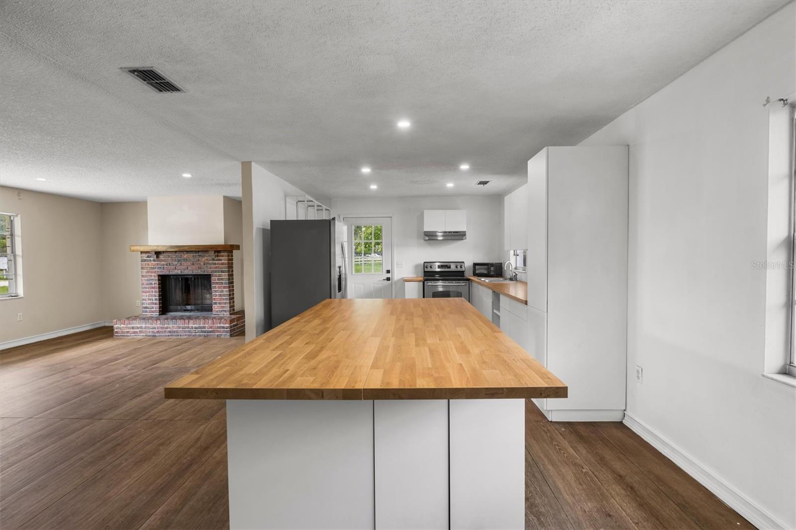 9545 State Road 33 N Property Photo 12
