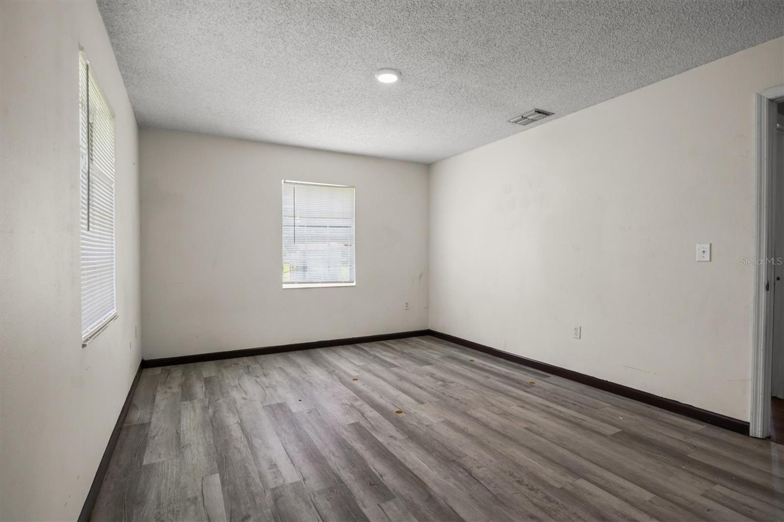 9545 State Road 33 N Property Photo 22