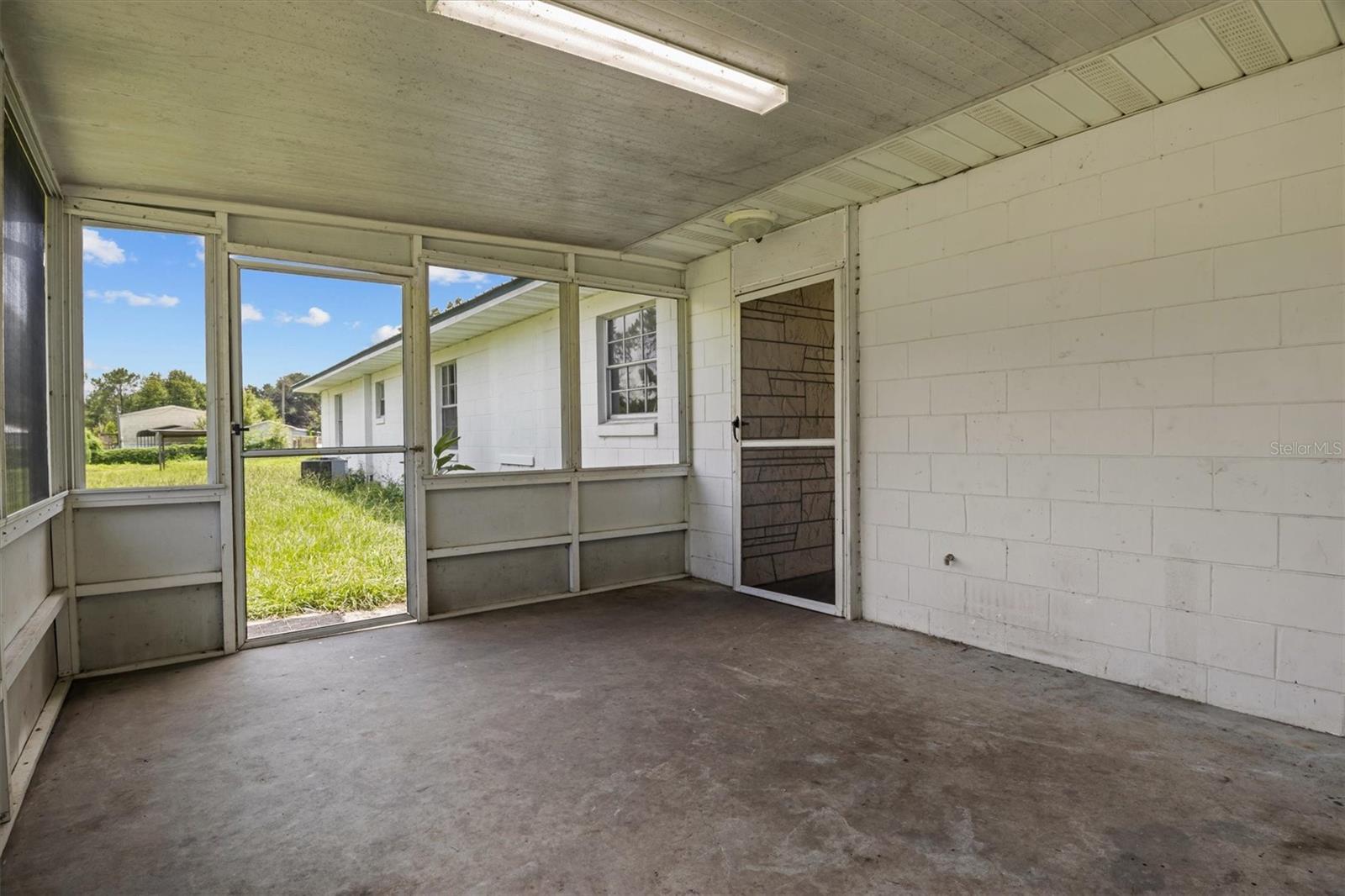 9545 State Road 33 N Property Photo 26