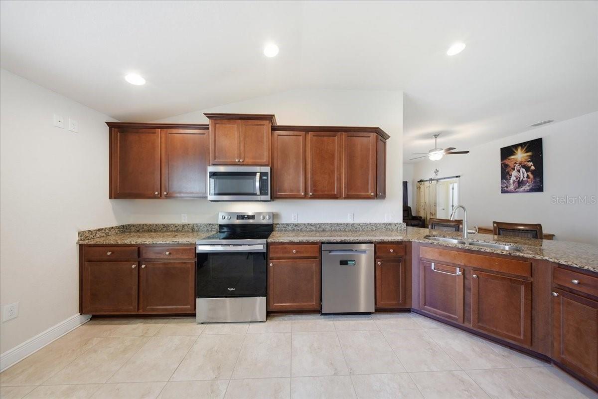 1408 Legatto Loop Property Photo 4