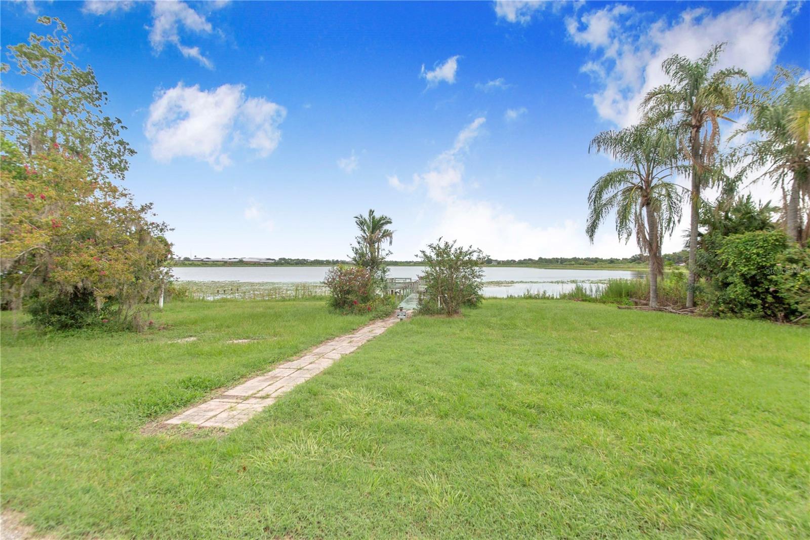 490 Twin Lakes Blvd Property Photo 2