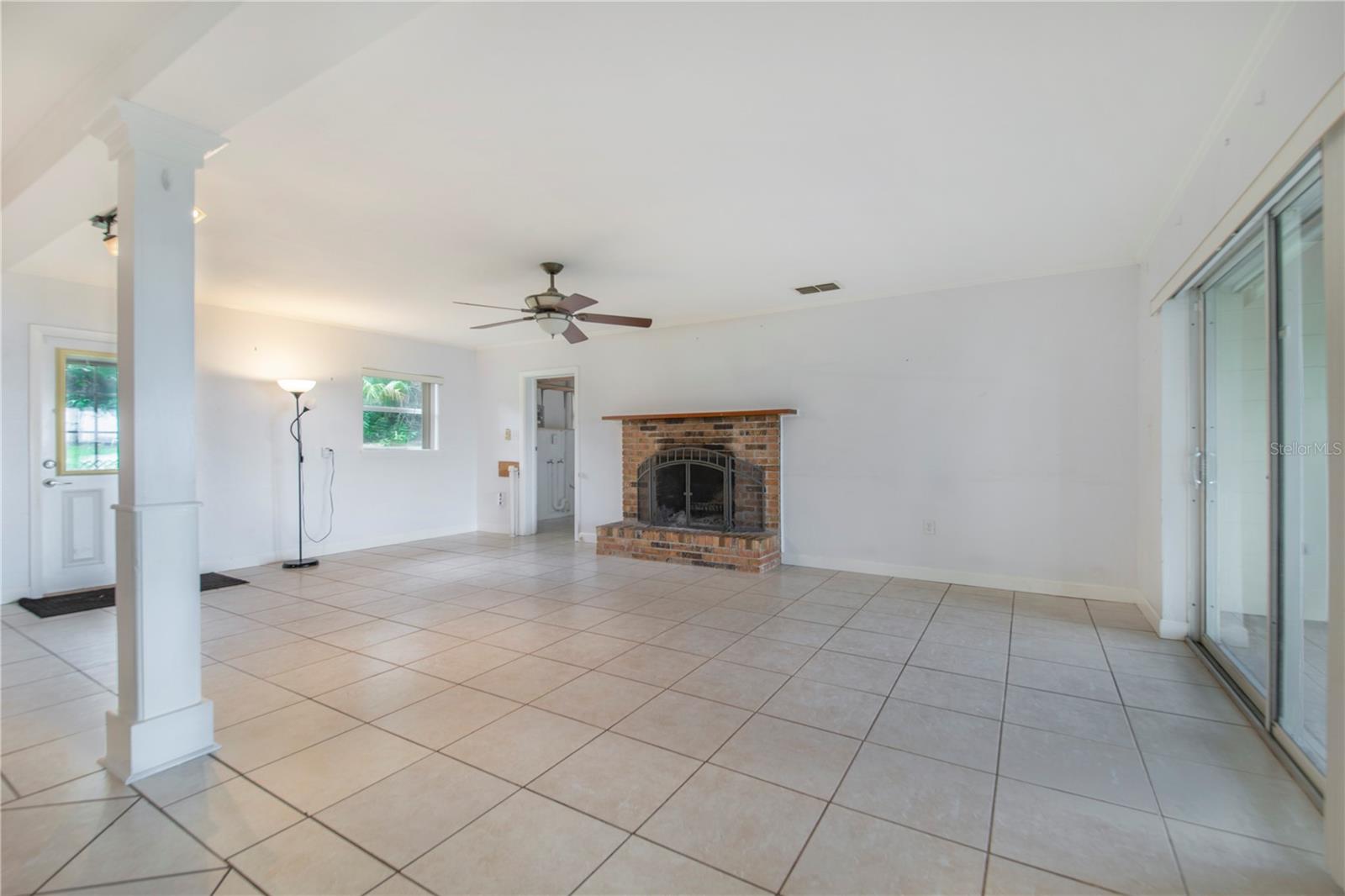 490 Twin Lakes Blvd Property Photo 11