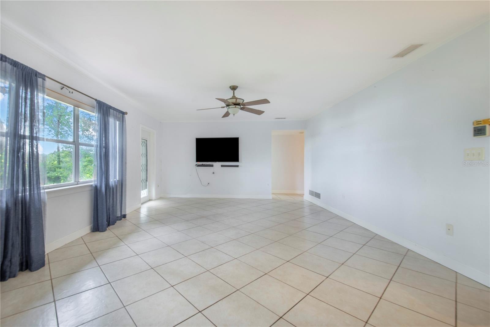 490 Twin Lakes Blvd Property Photo 12