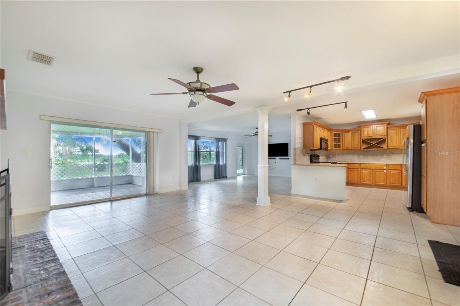 490 Twin Lakes Blvd Property Photo 15