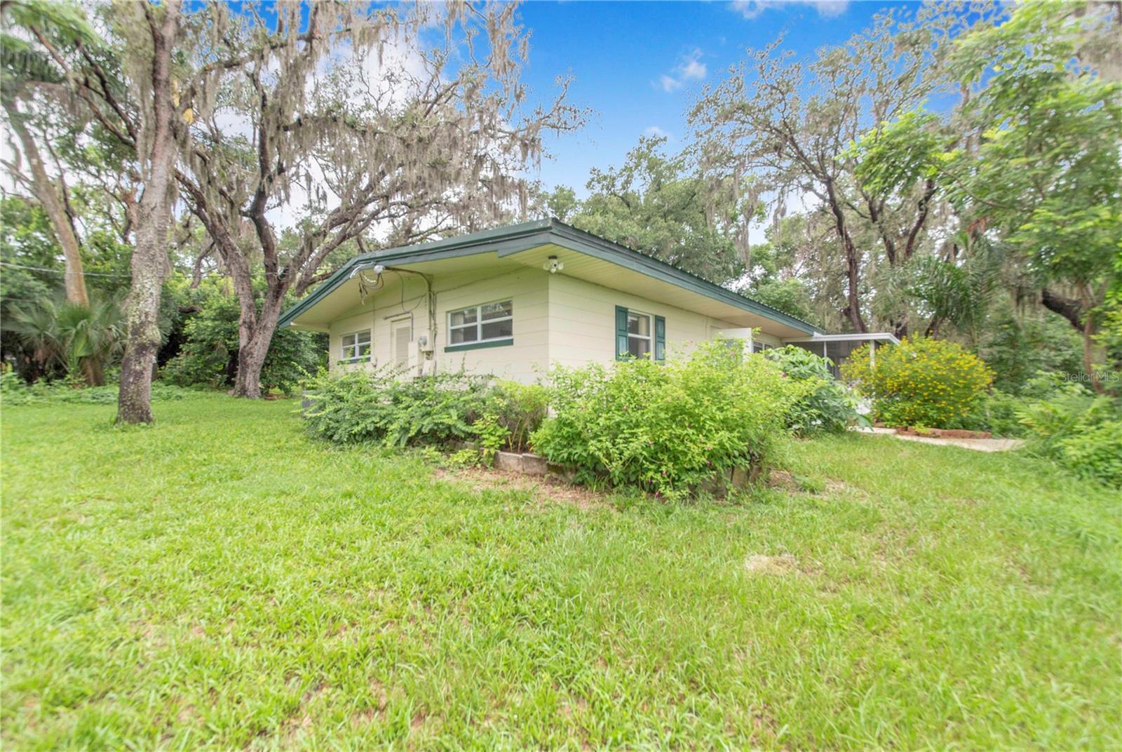 490 Twin Lakes Blvd Property Photo 35