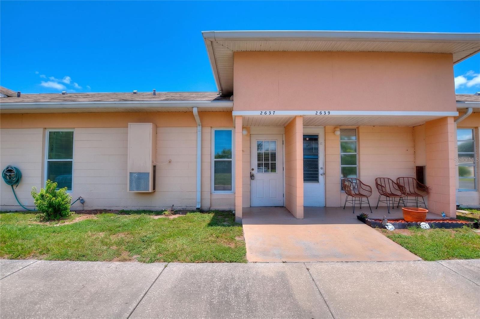 2637 Club Cir Property Photo 1
