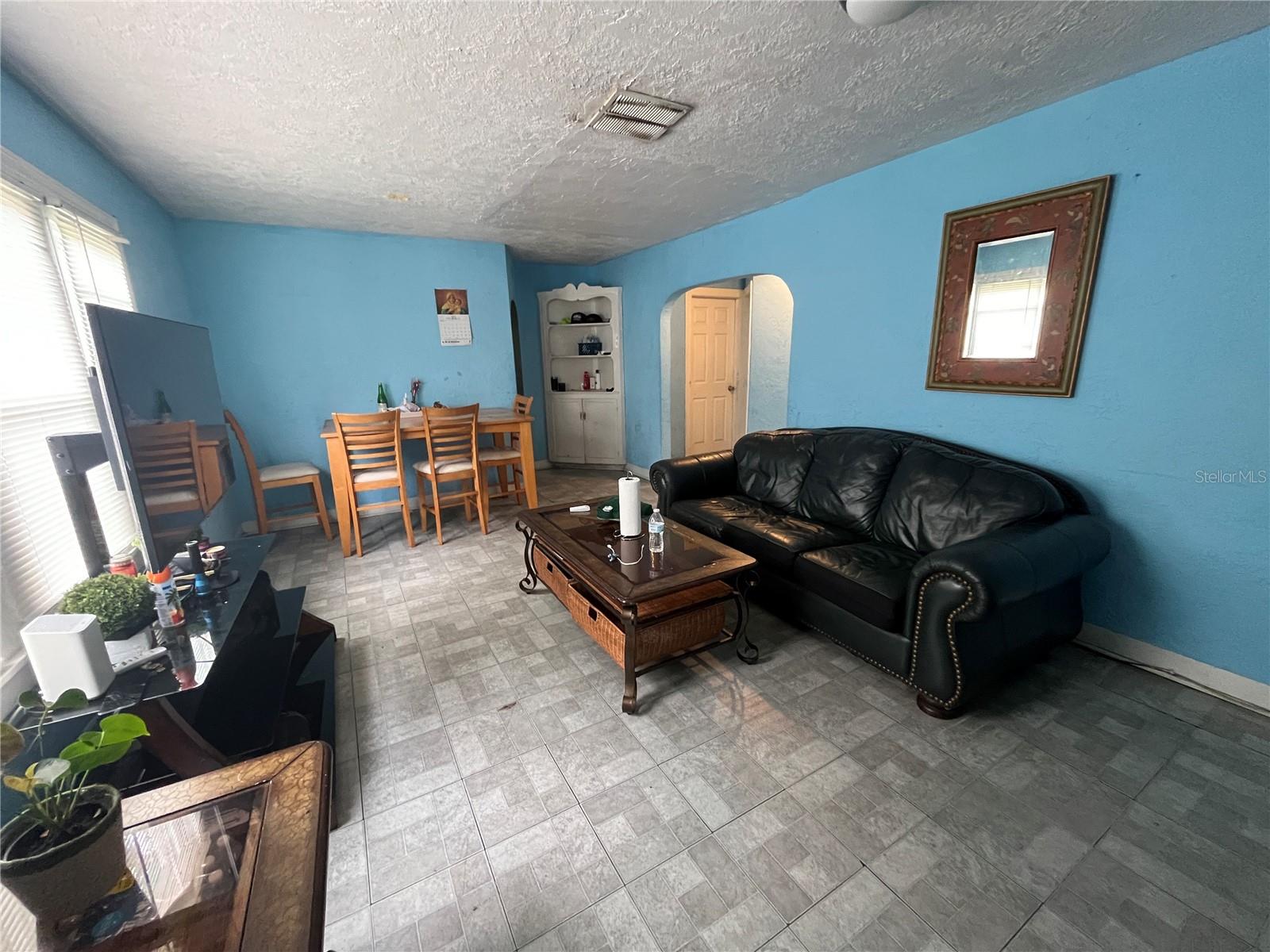 33 W Johnson Ave Property Photo 4