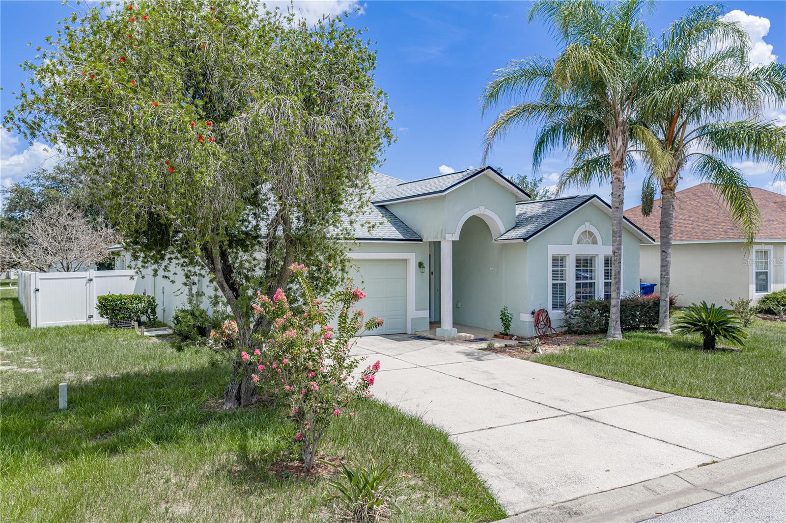 5638 Royal Hills St Property Photo 3