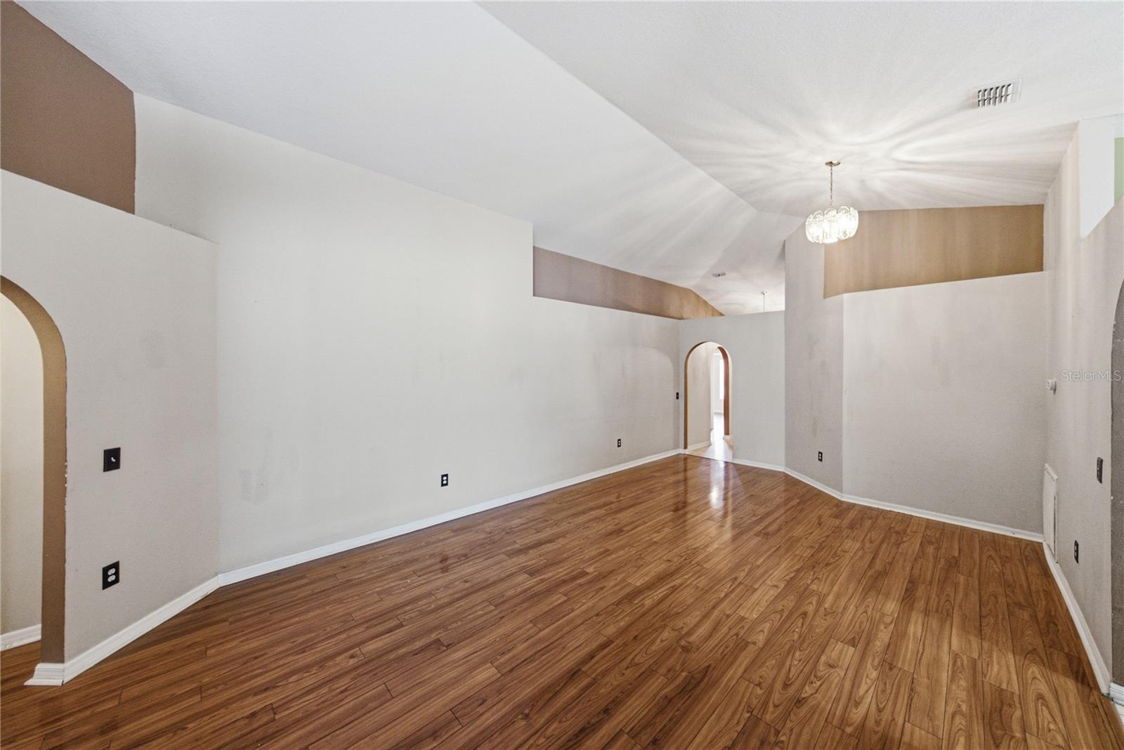 5638 Royal Hills St Property Photo 10