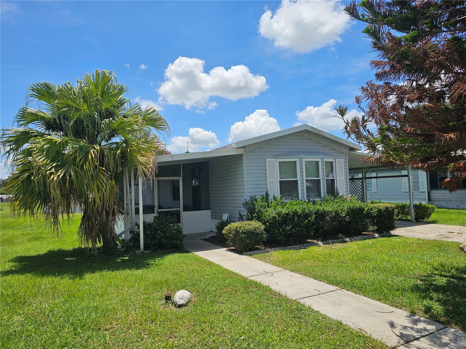 2144 Lois Blvd Property Photo 1