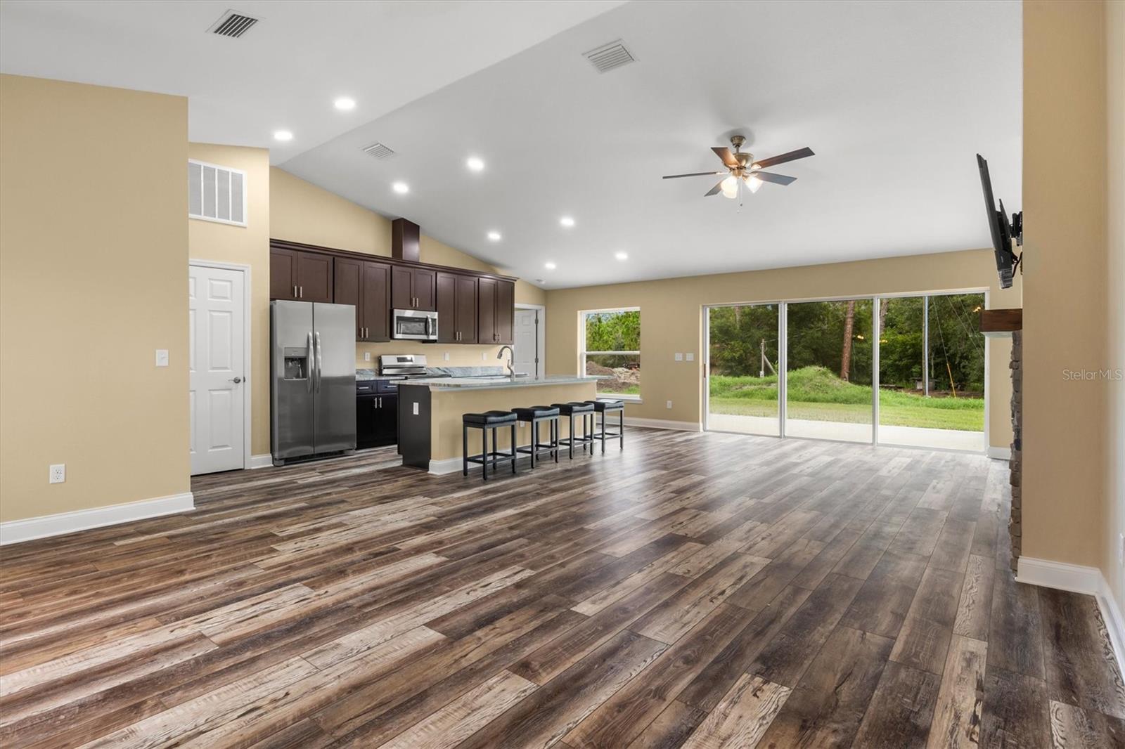 6929 Wilbar Ln Property Photo 4