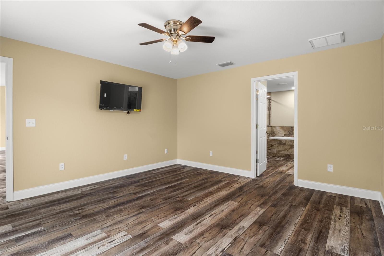 6929 Wilbar Ln Property Photo 17