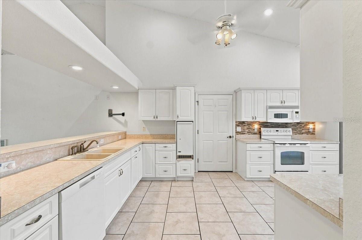 1505 Lake Thomas Loop Property Photo 11