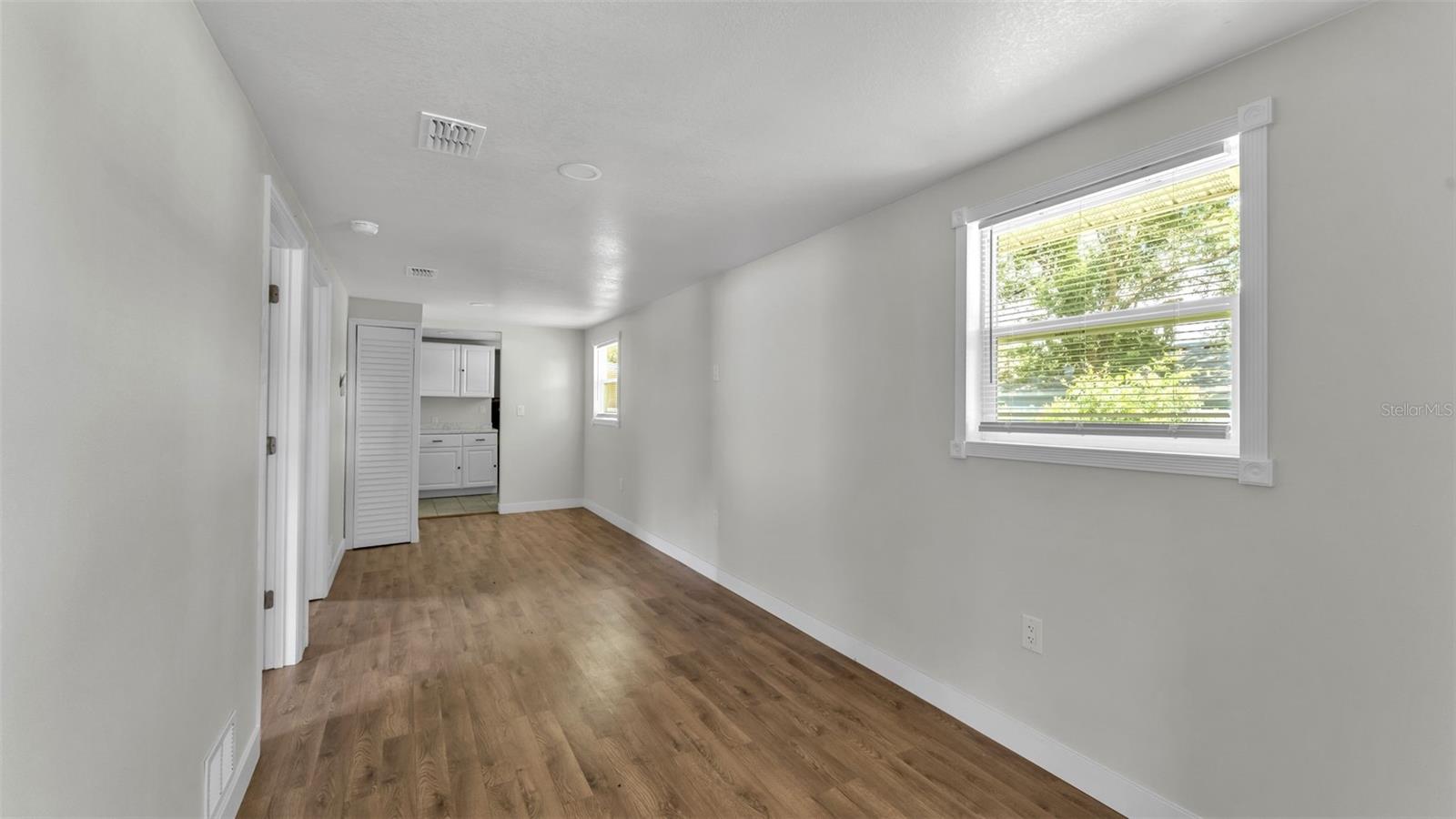 1060 E Stanford St Property Photo 9