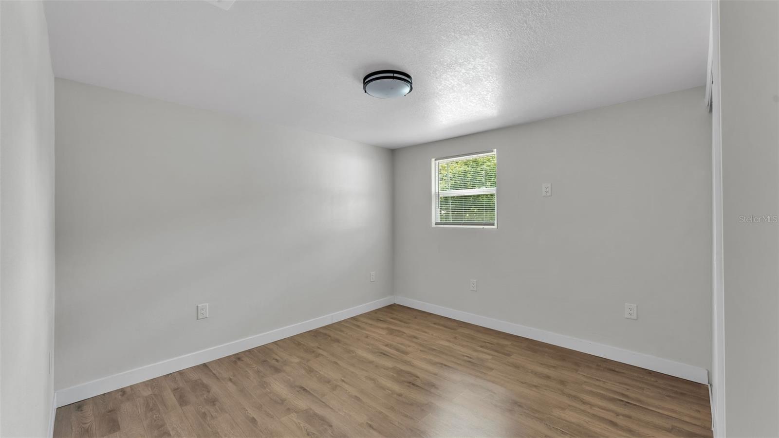 1060 E Stanford St Property Photo 12