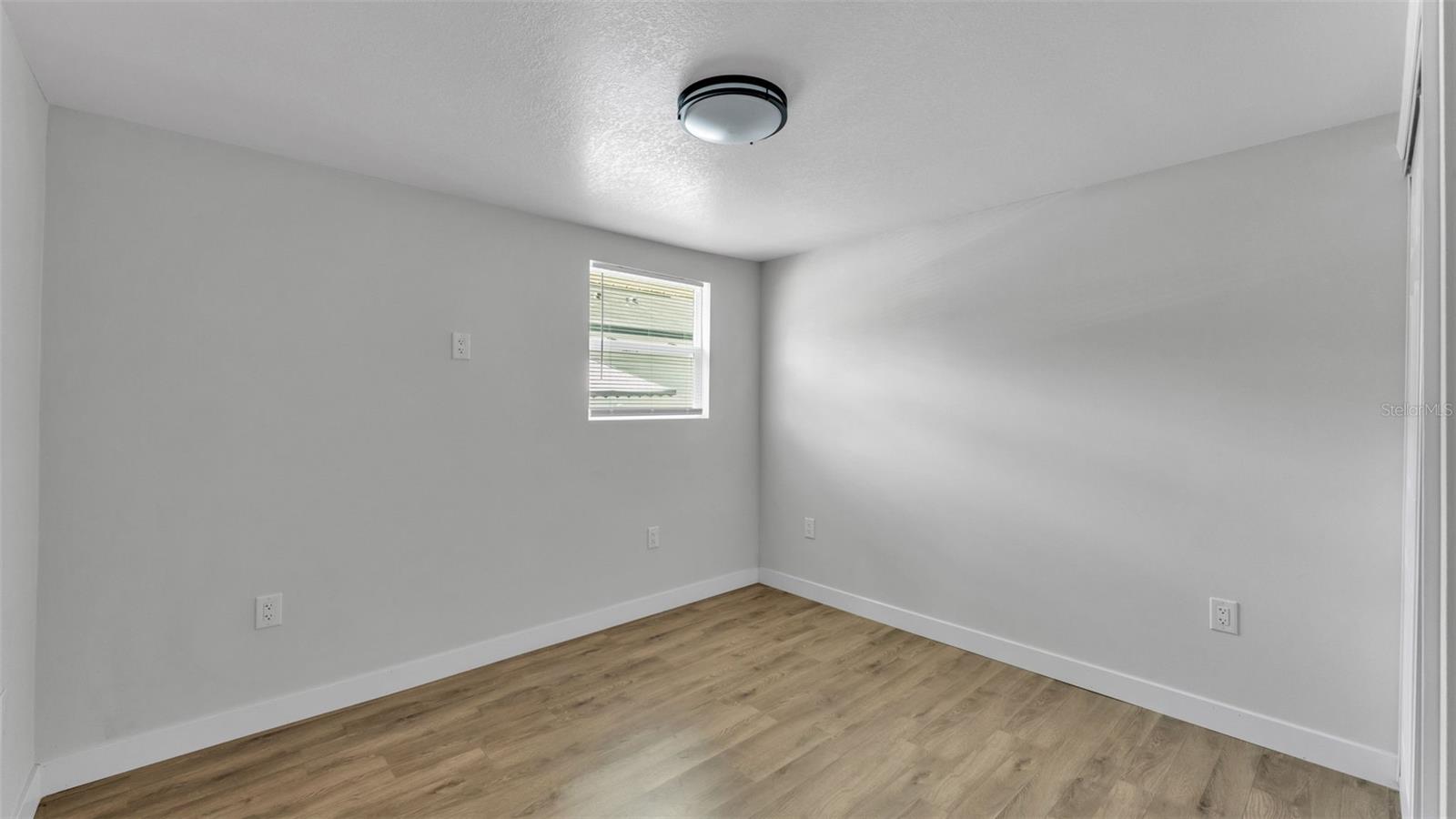 1060 E Stanford St Property Photo 14