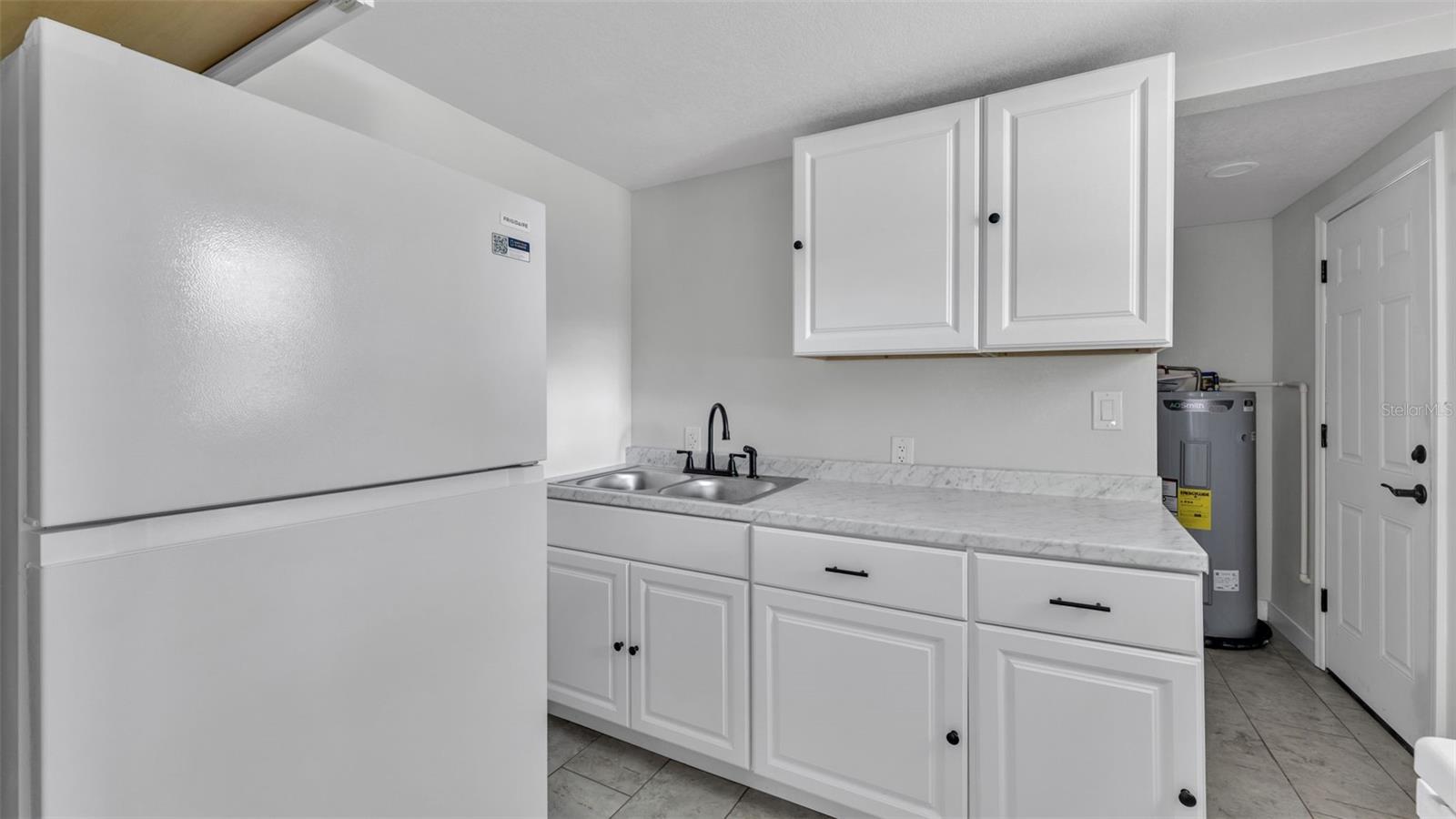 1060 E Stanford St Property Photo 16