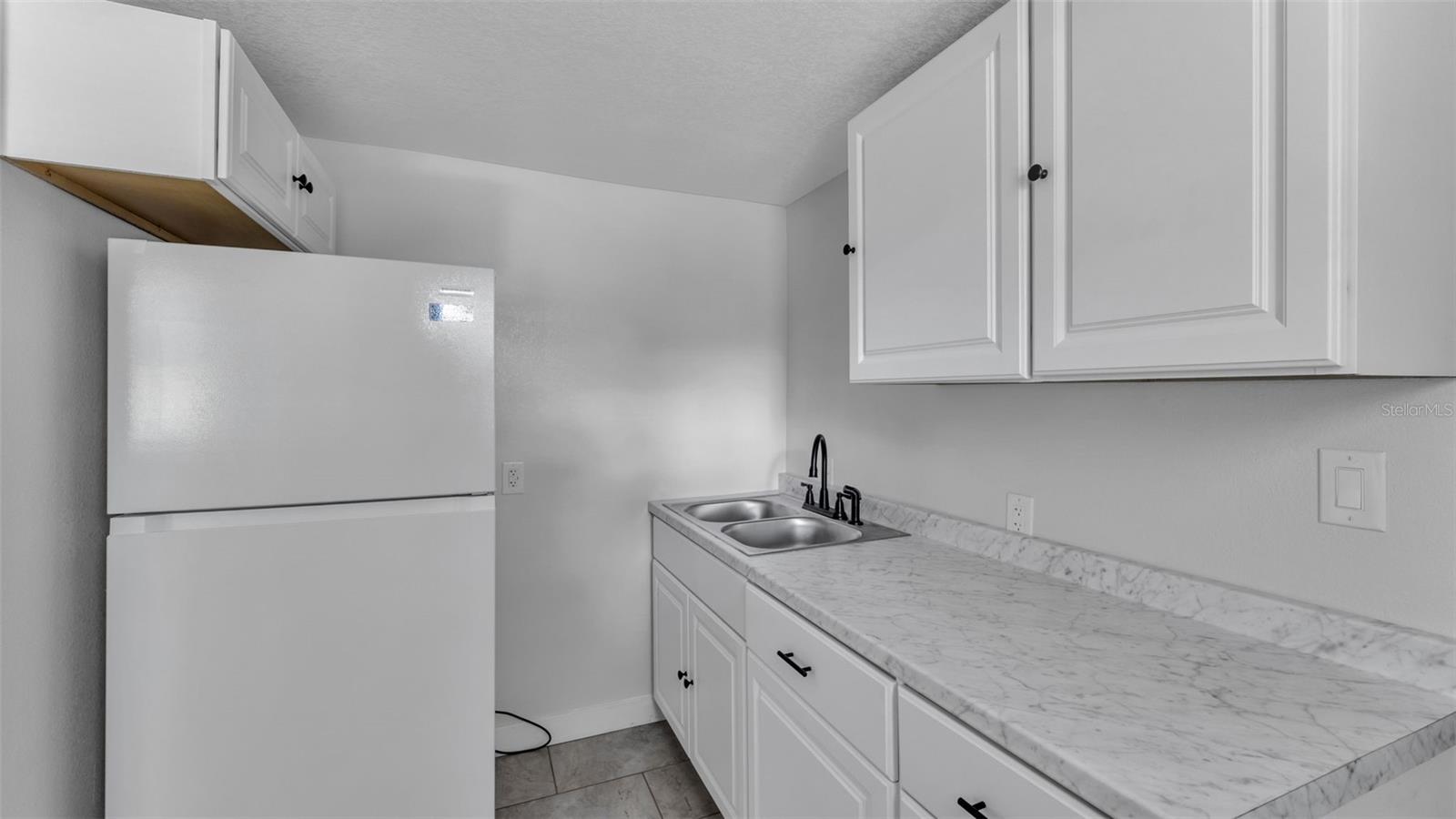1060 E Stanford St Property Photo 17