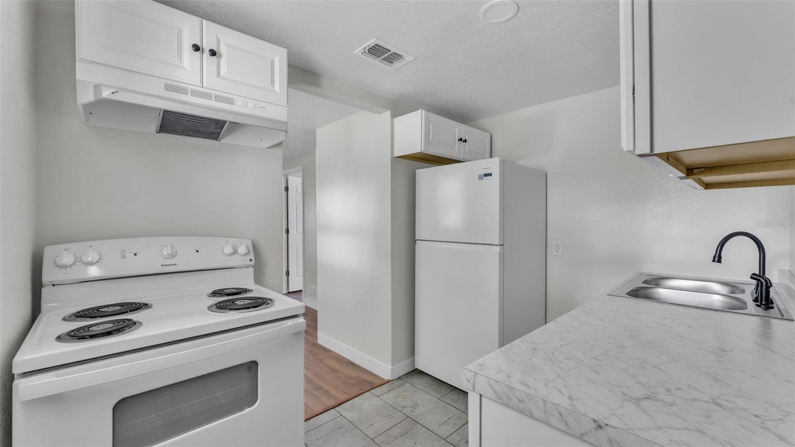 1060 E Stanford St Property Photo 18