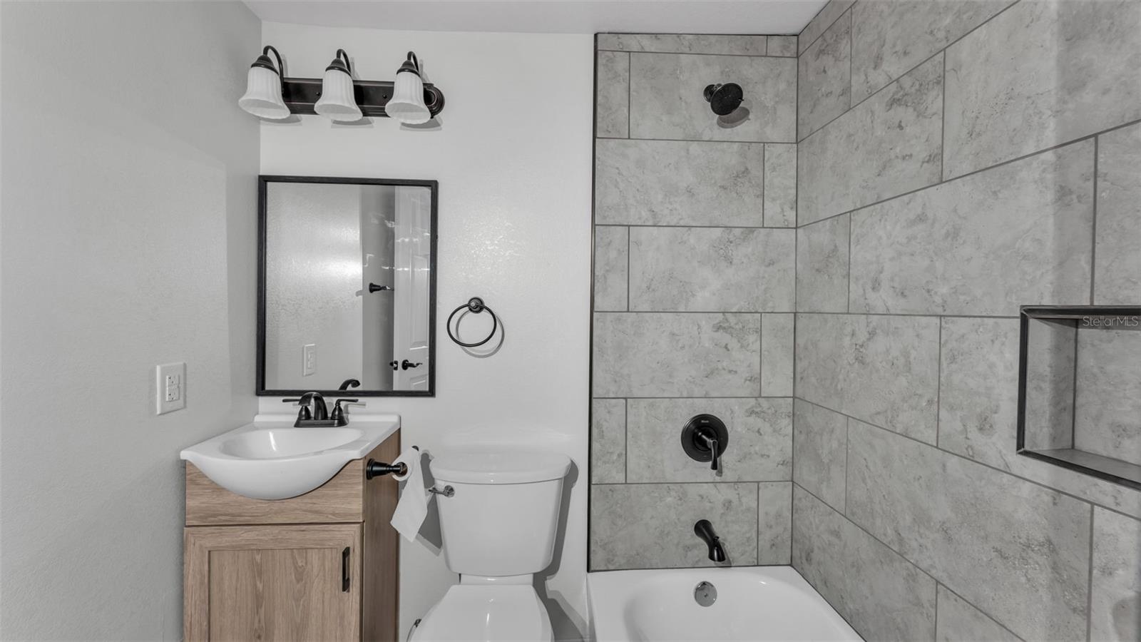 1060 E Stanford St Property Photo 19