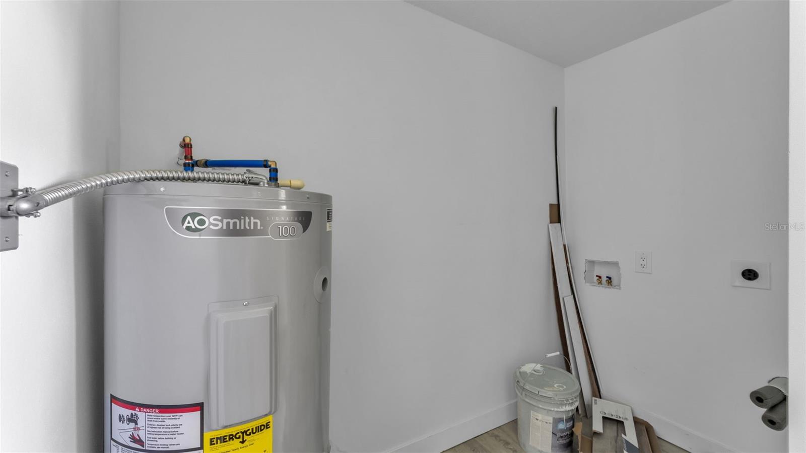 1060 E Stanford St Property Photo 24