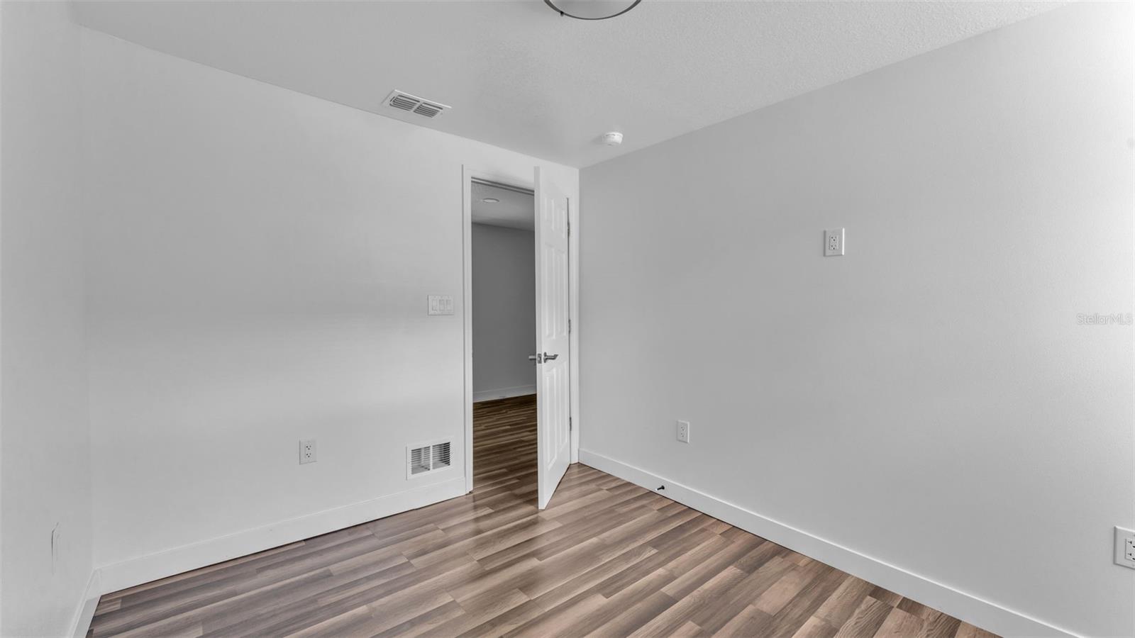 1060 E Stanford St Property Photo 26