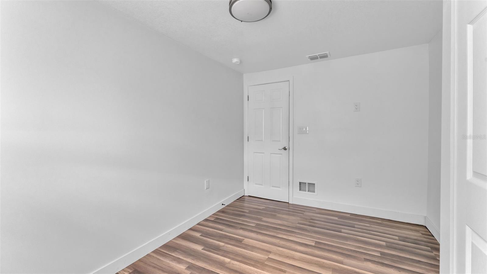1060 E Stanford St Property Photo 28