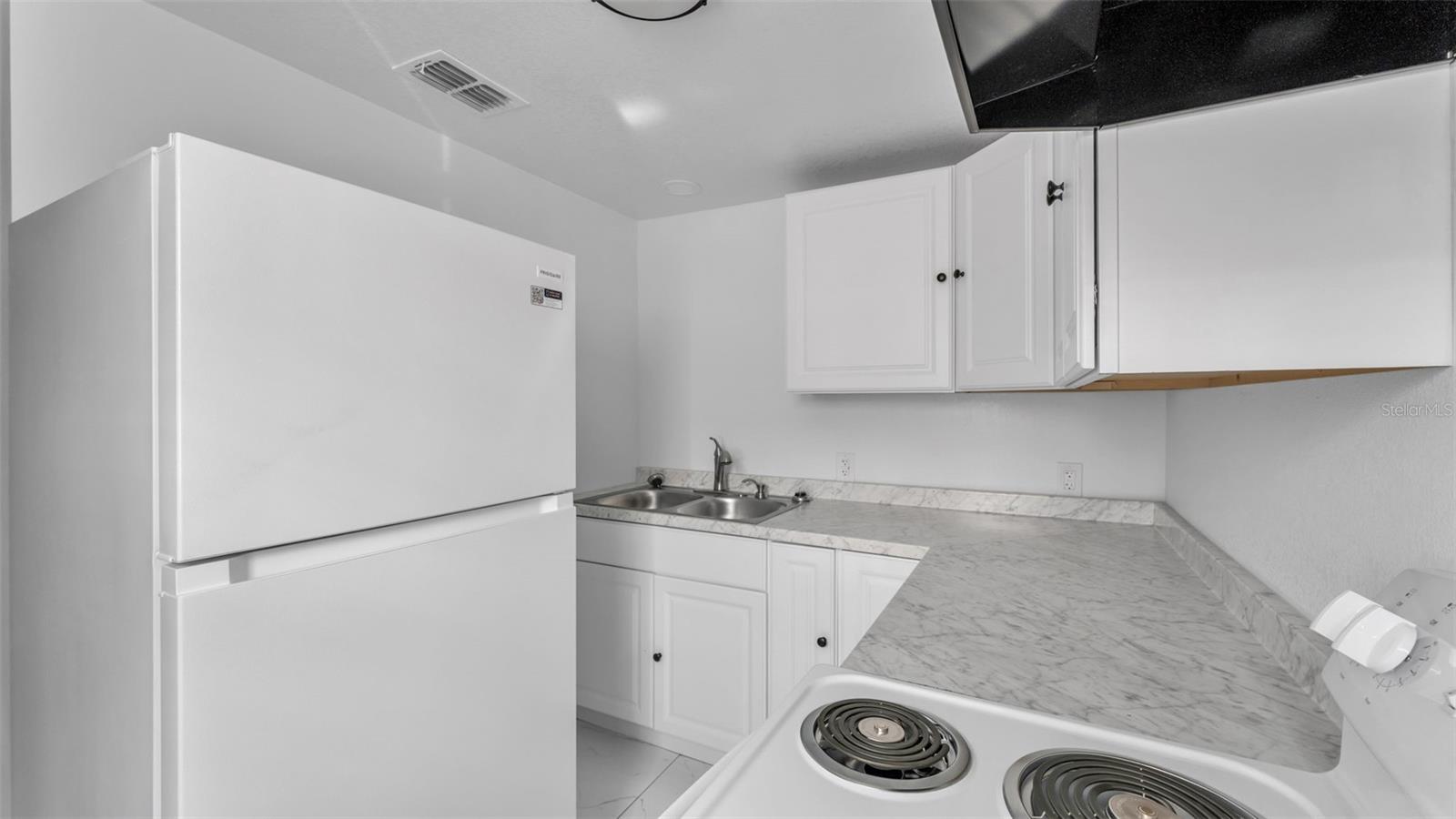 1060 E Stanford St Property Photo 33