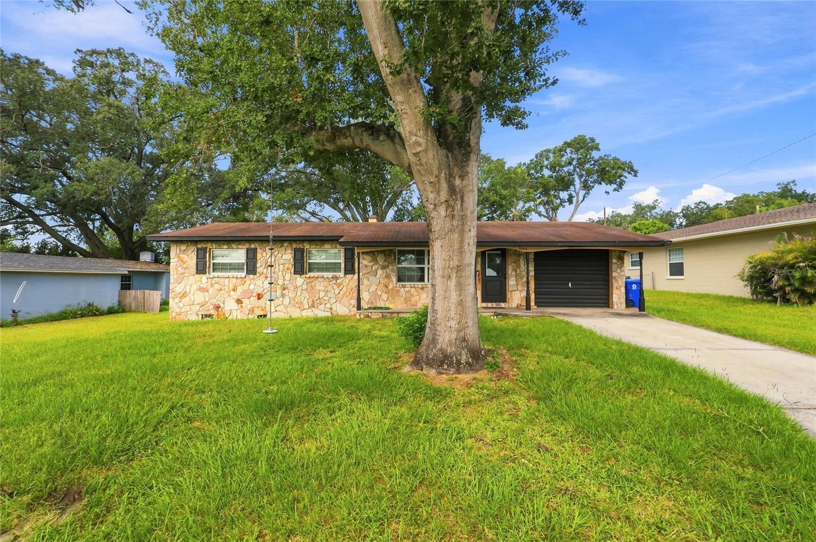 3203 Carleton Cir E Property Photo 2
