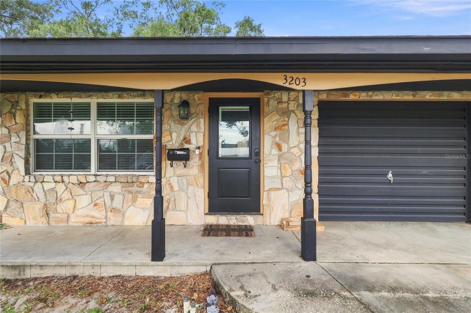 3203 Carleton Cir E Property Photo 4