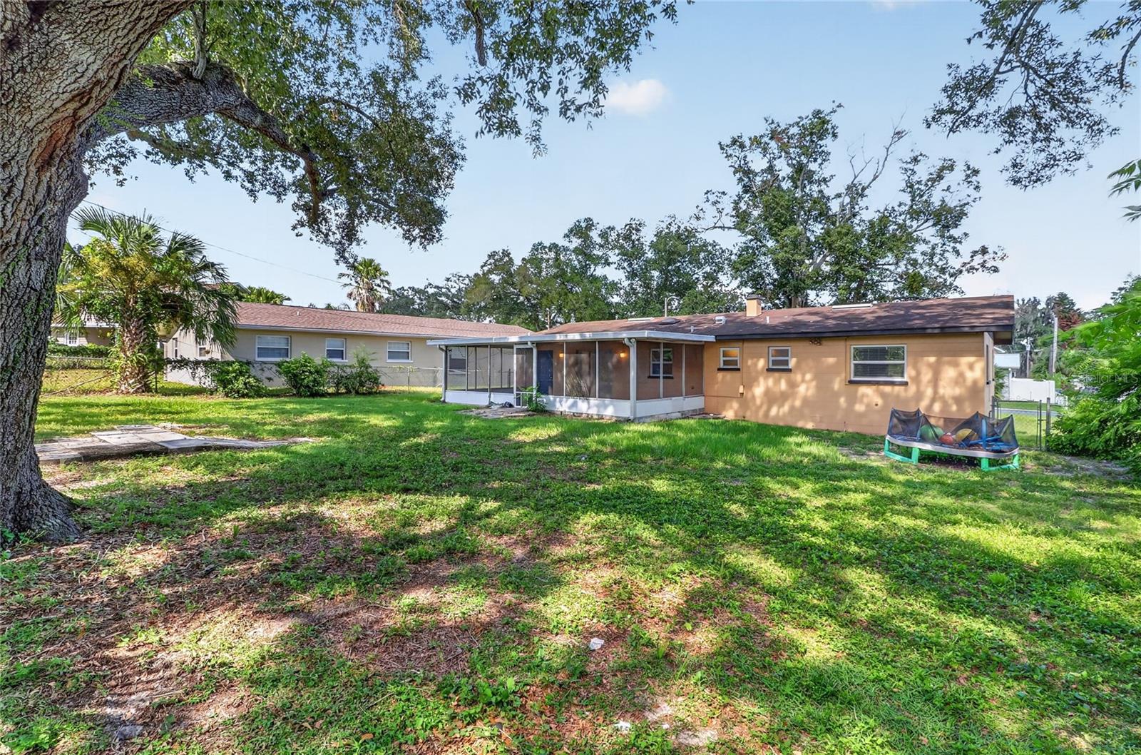 3203 Carleton Cir E Property Photo 7