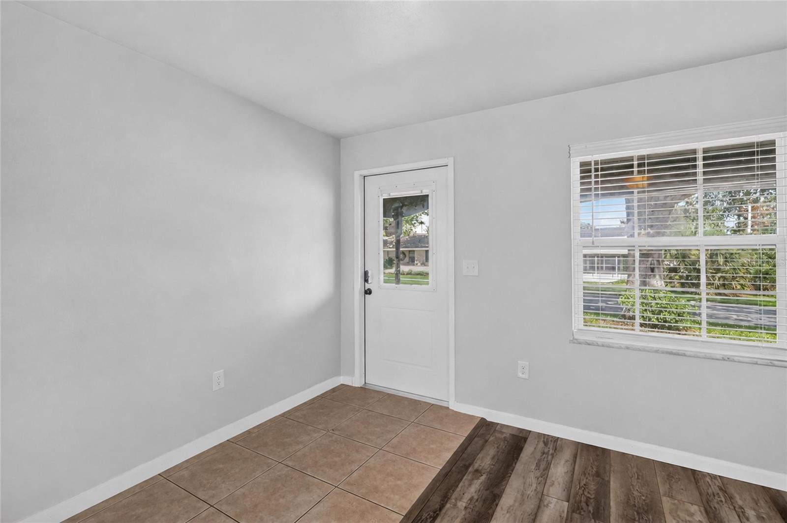 3203 Carleton Cir E Property Photo 9