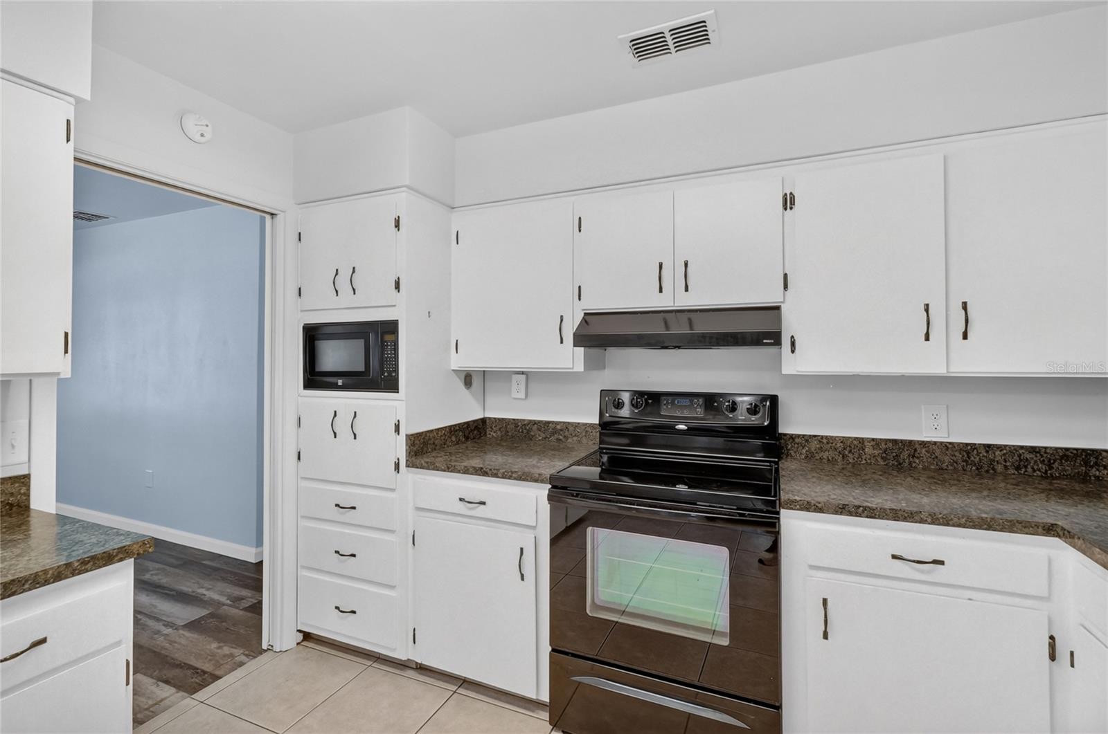 3203 Carleton Cir E Property Photo 17