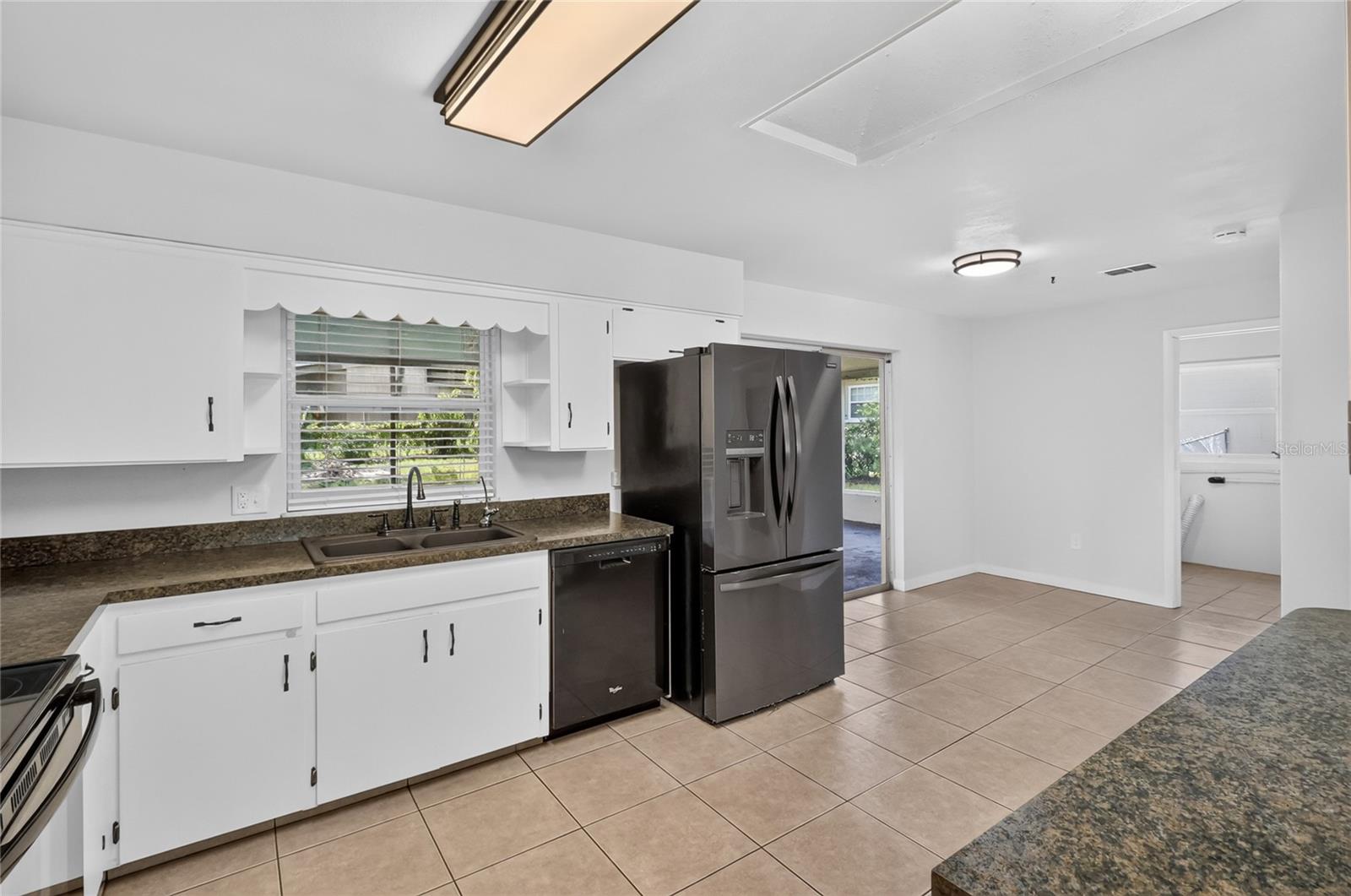 3203 Carleton Cir E Property Photo 18